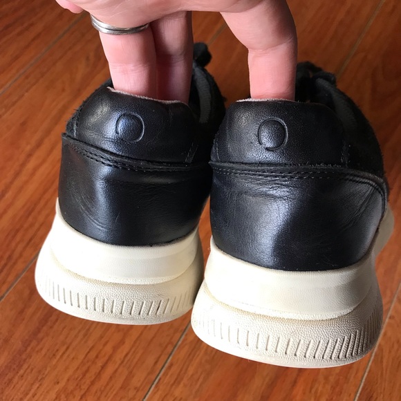 Everlane Black Sneakers - Picture 5 of 9